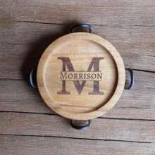 Personalisierte Monogramm Holz Untersetzer, individuell graviertes Untersetzer-Set, Untersetzer mit Halter als Geschenk, Einweihungsparty Hochzeitsgeschenk, Namensinitialen Geschenk