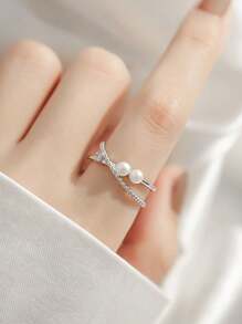 1pc Minimalist Elegant Niche Silver Layered Crossed Pearl Adjustable Ring