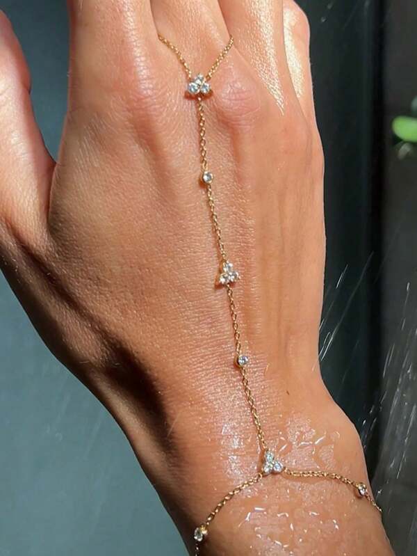 Nuovi arrivi 2025, elegante catena per dita con fiori e zirconia, braccialetto semplice da indossare tutti i giorni per la parte posteriore della mano