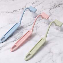 Juego de 3 cepillos de baño curvos de plástico con forma de V para limpiar las esquinas del inodoro (azul, verde, rosa)