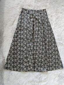 Elegant Midi Leather Skirt With Winter Flower - Army Green - View 1