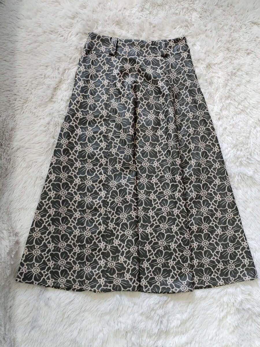 Elegant Midi Leather Skirt With Winter Flower - Army Green - View 1