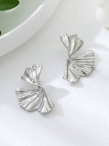1 Paar vintage elegante asymmetrische Blatt-förmige Ohrringe in Silber, geeignet für täglichen Gebrauch von Frauen, Dates, Partys