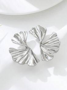 1 Paar vintage elegante asymmetrische Blatt-förmige Ohrringe in Silber, geeignet für täglichen Gebrauch von Frauen, Dates, Partys
