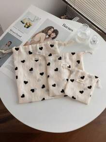 1 Small And Convenient Love Storage Bag, Which Can Put Lipstick, Air Cushion, And Carry It With You When Traveling, And The Drawstring Design Is More Fashionable And Foreign