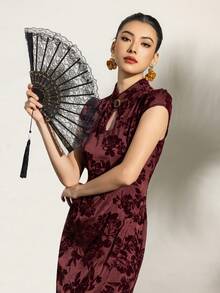 Vestido Cheongsam de Manga Curta com Estampa Floral Jacquard Vermelho Vinho, Gola Mandarim com Decote em Lágrima - Vestido de Inverno Elegante para Festas, Adequado para Casamentos e Ocasiões Formais, Fenda nas Costas, Tecido Tecido Luxuoso de Verão - Vinho - Visão 6