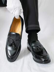 经典复古风格男士一脚蹬乐福鞋，优雅绅士皮鞋，流苏装饰，透气纯色防滑耐用鞋底，适合休闲、通勤、商务、正式场合、毕业典礼、婚礼、派对，适合中年、青年、学生，四季皆宜 - 黑色 - 查看 3