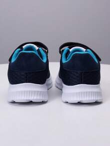 زوج واحد من أحذية الأطفال الشبكية المنفذة للهواء بسحاب وحلقة، أحذية أطفال باللون الأزرق، تصميم جديد للربيع والخريف لأحذية الرياضة اليومية