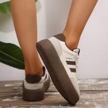 Deutsche Stil Damen Lässig Frühlings Sneaker, Retro Lässig Sportschuhe, beliebte Leder Loafers, Slip-On Lässig Flache Schuhe, weiße Sneaker