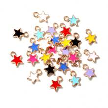 50 Stücke 6*8mm süße emaillierte kleine Sterne Charms Anhänger für Ohrringe Armbänder Halsketten zum selber Basteln von Schmuck Zubehör