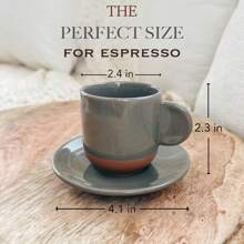 Juego de 4 tazas de espresso de cerámica Mora, de 3 onzas - Pequeñas tazas inspiradas en lo italiano con platitos, para pequeños tragos de café - Estilo moderno bohemio para cualquier cocina o cafetería. Porcelana apta para microondas - Colores neutros surtidos