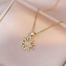 Collier Soleil Raiponce, accessoire de mariage à la mode plaqué or, pendentif Soleil opale, ras du cou Raiponce, cadeau pour femmes et filles. Collier Soleil mythique en acier inoxydable, simple et luxueux, à la mode et décontracté, style rétro, idéal pour les rassemblements, les fêtes, les vacances et autres activités. À porter (sac en plastique).