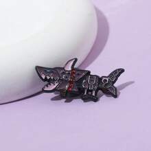1 chiếc huy hiệu chữ cái hình cá mập hoạt hình Jinx, ghim cài áo men cứng nhiều màu sắc dùng làm đạo cụ trò chơi nhập vai, trang trí túi xách, mũ, ba lô, phụ kiện trường học, văn phòng phẩm, áo sơ mi, áo khoác, trang sức, quà tặng Giáng sinh, Halloween, quà tặng giáo viên dễ thương, phụ kiện trang phục, quà tặng túi xách, quà tặng cho mẹ, cha, tốt nghiệp và giáo viên. - Nhiều màu - Xem 8