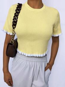 تريكو قصير الأكمام أنيق لحفل التخرج العطلة الصيفية للمرأة الممتلئة، تريكو علوي بذيل مكشكش بلون أصفر زبدي