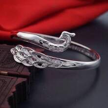 A New Retro Hollowed Out Rainbow Peacock Opening Bracelet, A Fashionable And Minimalist Decorative Bracelet For Women, The First Choice For Gifting To Girlfriends - 銀色 - 查看 2