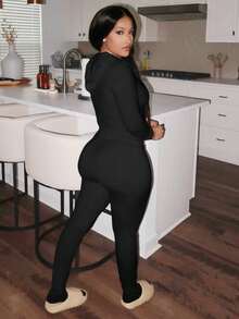 LovelyWholesale Set da donna casual composto da top con cappuccio, maniche lunghe e chiusura lampo, e pantaloni skinny chic, un completo in due pezzi