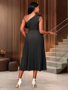 Asymmetric Ruffle Hem Pleated Dress