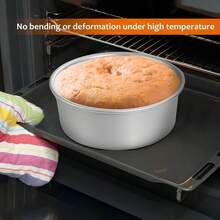 1 套，包含圆形蛋糕模具、烤盘和固定底座。该套装采用阳极氧化不粘铝合金制成，非常适合制作戚风蛋糕，是居家烘焙的理想之选。适合聚会、生日和节日使用。