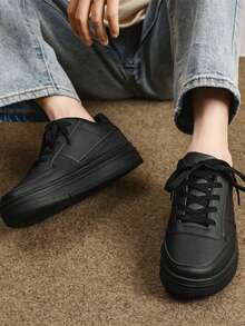 أحذية رياضية كاجوال للرجال قياس واسع للأصابع، قابلة للتنفس لجميع المواسم، مانعة للانزلاق، مقاومة للروائح الكريهة، ذات نعل سميك، باللون الأبيض النقي، عالي الكعب منخفض من النوع القابل للربط، مناسبة للرياضة والأنشطة الخارجية، يوصى بطلب مقاس أكبر بمقدار مقاس واحد