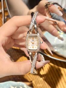jw 1 Piece Women's Rose Gold Simple Alloy Bracelet, Delicate Square Dial, Fashionable White Hands, Casual And Exquisite Highly Attractive Women's Watches, Rhinestone Dial, Luxury Quartz Watches, Suitable For Daily Decoration, Wearing And Party Commuting Travel