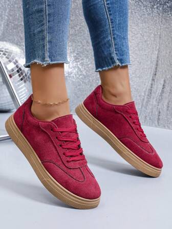 勃艮第系带女式运动风格滑板鞋、徒步户外滑板运动鞋、休闲日常穿着