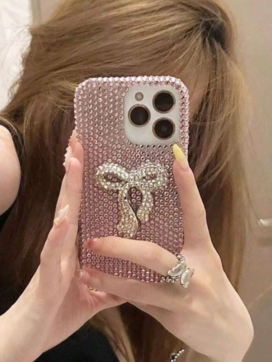 غطاء هاتف وردي فاخر مرصع بالراين ستون بتصميم فراشة ثلاثية الأبعاد متوافق مع هواتف آيفون 17 برو ماكس، 16 برو ماكس، 15 برو ماكس، 14، 13، 12، 11، 15 برو، 14 برو، غطاء واقي فريد من نوعه بطراز كوري عصري مقاوم للصدمات (مباشر من المصنع ، جودة مضمونة)