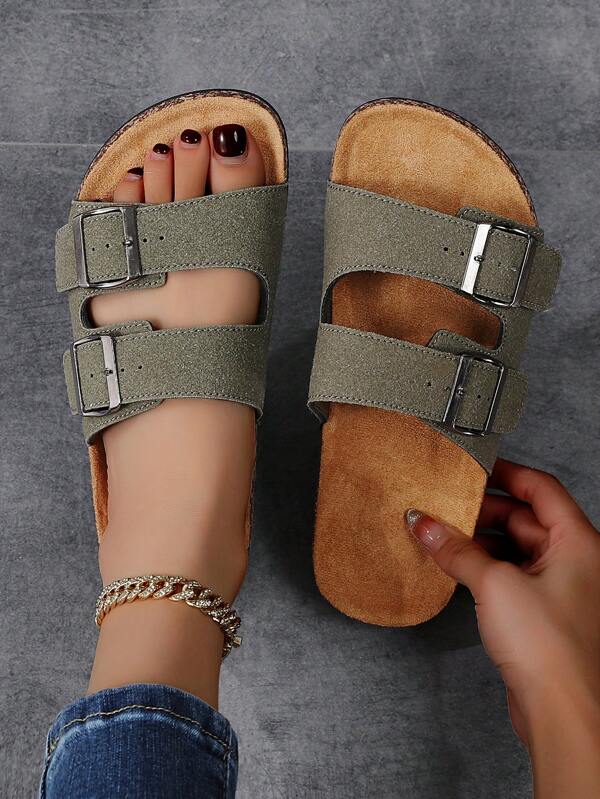 Sandales coulissantes à plateforme plate à motif à carreaux pour femmes. Pantoufles d'été à la mode avec boucle double et semelle en liège naturel confortable et colorée.