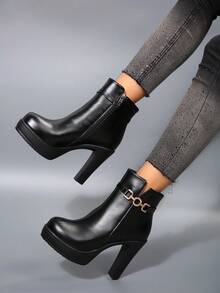 女式黑色粗跟踝靴，带金属链装饰和侧拉链，哥特式时尚短靴，适合派对和日常穿着，优雅
