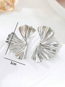 1 Paar vintage elegante asymmetrische Blatt-förmige Ohrringe in Silber, geeignet für täglichen Gebrauch von Frauen, Dates, Partys