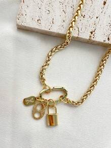 1 Stück Damen Halskette mit buntem Strass-Ovalbügel, Strass-Anhänger in Form einer Schweinenase und Buchstabenanhänger. Der Stil ist süß, hochwertig und eignet sich als Geschenk oder für den Urlaubsoutfit