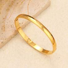 1pc Elegant Minimalist Stainless Steel Plain Bangle Bracelet With Shiny Arc Surface And Clasp Closure, Suitable For Women's Daily Wear