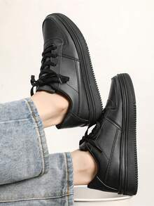 أحذية رياضية كاجوال للرجال قياس واسع للأصابع، قابلة للتنفس لجميع المواسم، مانعة للانزلاق، مقاومة للروائح الكريهة، ذات نعل سميك، باللون الأبيض النقي، عالي الكعب منخفض من النوع القابل للربط، مناسبة للرياضة والأنشطة الخارجية، يوصى بطلب مقاس أكبر بمقدار مقاس واحد