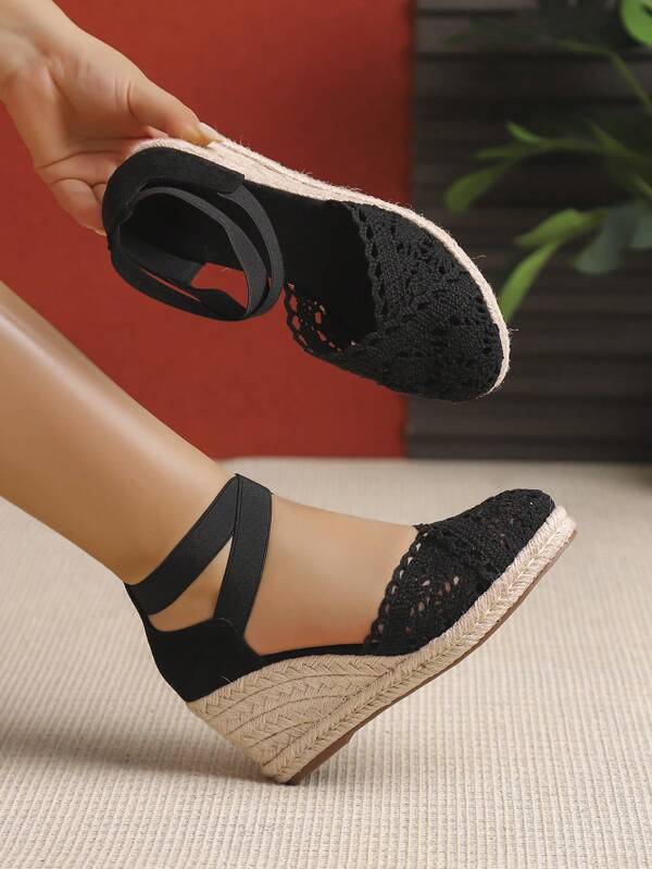 أحذية كعب عالي فاخرة وعملية ذات شريط فيونكة معدني فضي قابل للتنفس