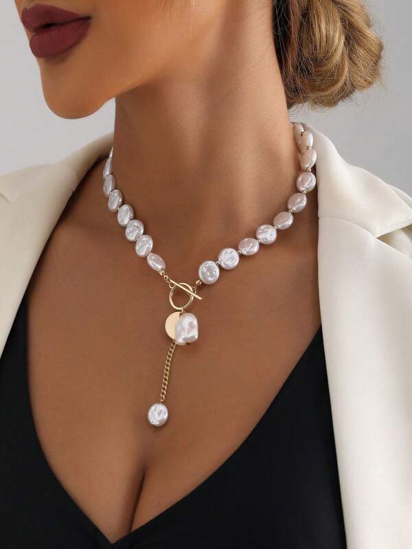 1 pièce Collier ras-de-cou baroque chic, accent métallique élégant et perles asymétriques. Collier de perles irrégulières fait main, accessoire de mode remarquable pour les looks quotidiens et de fête