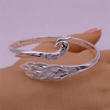 A New Retro Hollowed Out Rainbow Peacock Opening Bracelet, A Fashionable And Minimalist Decorative Bracelet For Women, The First Choice For Gifting To Girlfriends - 銀色 - 查看 1