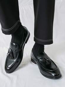 经典复古风格男士一脚蹬乐福鞋，优雅绅士皮鞋，流苏装饰，透气纯色防滑耐用鞋底，适合休闲、通勤、商务、正式场合、毕业典礼、婚礼、派对，适合中年、青年、学生，四季皆宜 - 黑色 - 查看 5