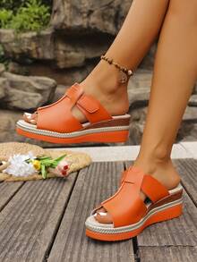 2025 新款女式复古纯色夏季厚底橙色凉鞋，百搭时尚户外街头风格轻便舒适夏季沙滩鞋