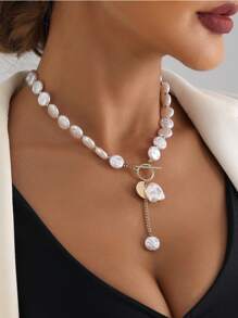 1 pièce Collier ras-de-cou baroque chic, accent métallique élégant et perles asymétriques. Collier de perles irrégulières fait main, accessoire de mode remarquable pour les looks quotidiens et de fête