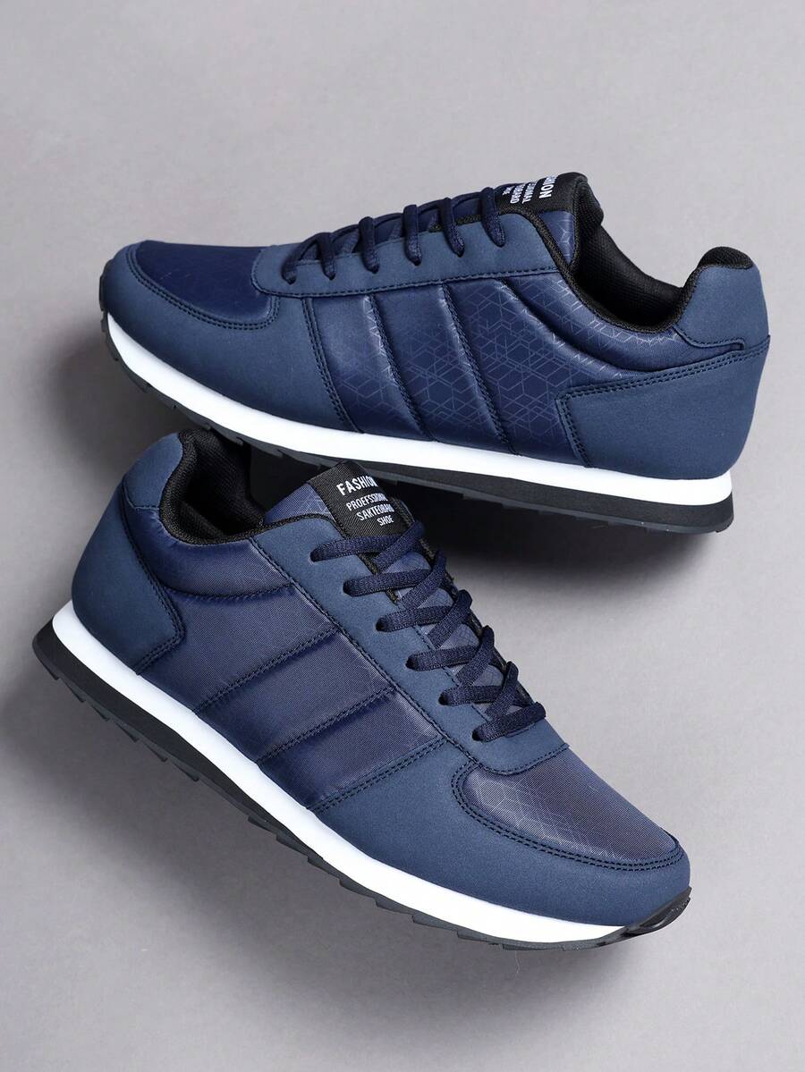 男士复古平底圆头系带字母印花休闲鞋，轻便百搭，时尚经典复古休闲跑步鞋，适合户外徒步和街头穿着，轻便耐用，适合所有季节，耐磨防滑外底，舒适防滑训练平底学生鞋，适合所有季节。