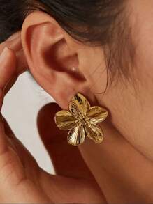 1 paire de boucles d'oreilles à la mode de couleur dorée avec un design de fleurs réalistes, convenant pour une utilisation quotidienne, une fête, un rendez-vous ou des vacances