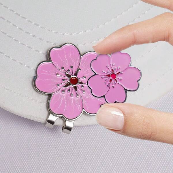 Caiton Pince de casquette de golf avec fleur rose Caiton, marqueur magnétique puissant, conception durable anti-rouille, fixation sécurisée pour les chapeaux et les ceintures