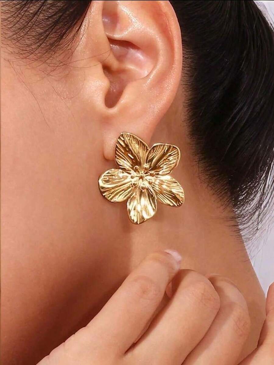 1 paire de boucles d'oreilles à la mode de couleur dorée avec un design de fleurs réalistes, convenant pour une utilisation quotidienne, une fête, un rendez-vous ou des vacances