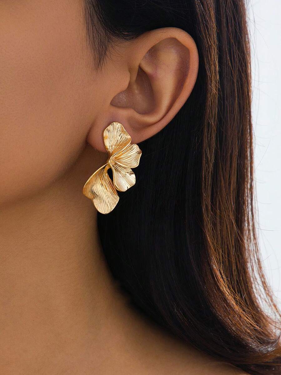 1 Pair Versatile Vintage French Textured Crease Gold Half Leaf Design Stud Earrings For Women - Yellow Gold - View 1