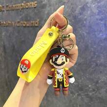 SuperMario 卡通钥匙扣、可爱汽车钥匙圈、包包和汽车挂件，是情侣的完美礼物，也是馈赠家人和朋友的理想礼物。汽车配件、包包挂饰、学校背包