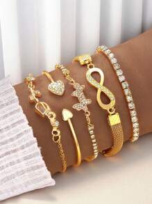 8 Stücke & eleganter Metallarmband-Set mit verschiedenen Elementen wie Perlen, Herzen, Schmetterlingen, Unendlichkeit, Strass, personalisiertes delikates süßes mehrschichtiges Armband, ideal als Geschenk für Freunde, Familie, Geliebte, Feiertage, Partys, Alltagsgebrauch, Jahrestag