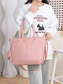 简约时尚的多功能单肩包，配备小零钱包、干湿分离袋、奶瓶保温袋。大容量休闲百搭妈咪包，适合妈妈带宝宝外出通勤、度假、旅行。