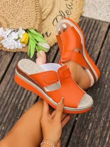 2025 新款女式复古纯色夏季厚底橙色凉鞋，百搭时尚户外街头风格轻便舒适夏季沙滩鞋