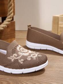 Casual Embroidered Breathable Slip-On Loafers For Summer, Brown Round Toe Lightweight Walking Shoes, Fashion Versatile And Comfortable,Sneakers For Women - Brown - View 8