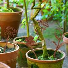 Set de 6 piezas elegantes de estacas de metal vintage para jardín, de pie, para decoración de exterior, con diseños florales, apropiado para el Día de San Valentín, la temporada de bodas, el Día de la Madre, el Día de San Valentín, regalos de cumpleaños, accesorios de jardín de primavera