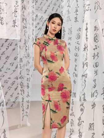 女式短袖中式立领现代中国旗袍连衣裙，提花编织花卉印花，及膝长度，侧开衩下摆，优雅适合春夏派对和日常穿着新款中式旗袍